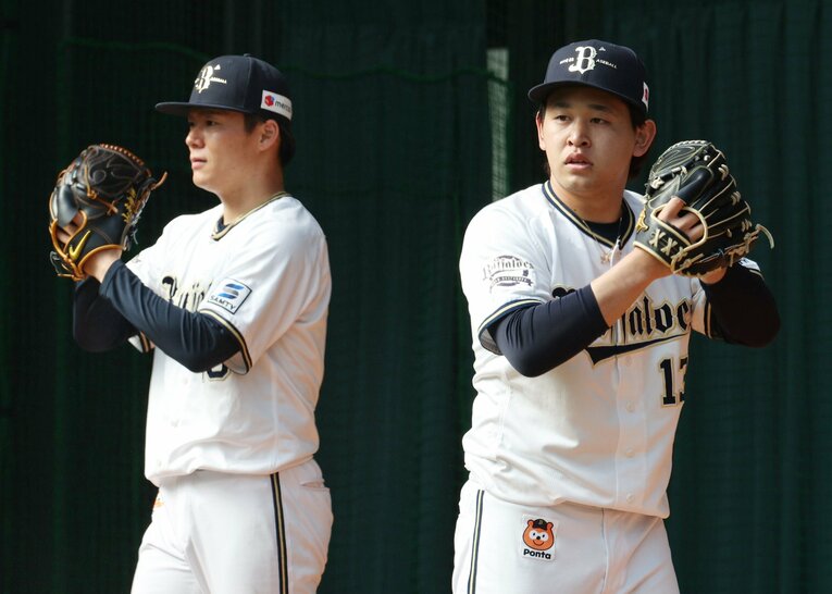 山本（左）、宮城（右）に加え山﨑福も活躍したオリックス先発陣。山下はその中に割って入り前半戦で８勝を挙げた　©︎JIJI PRESS