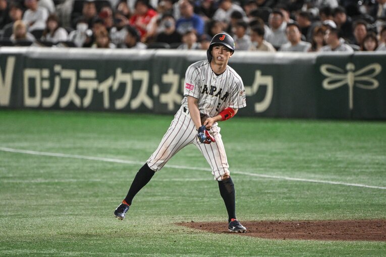 プレミア12米国戦、リードを取る五十幡　©Nanae Suzuki