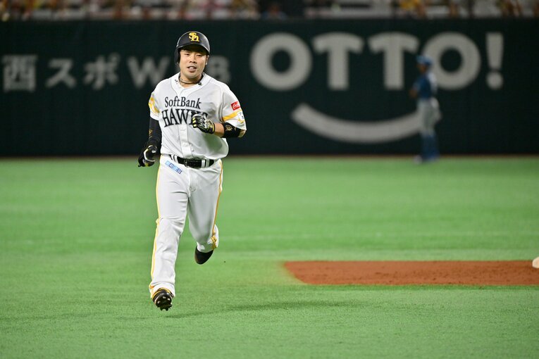 戦線復帰した近藤の安定した打撃はホークス打線に厚みをもたらす　©Hideki Sugiyama