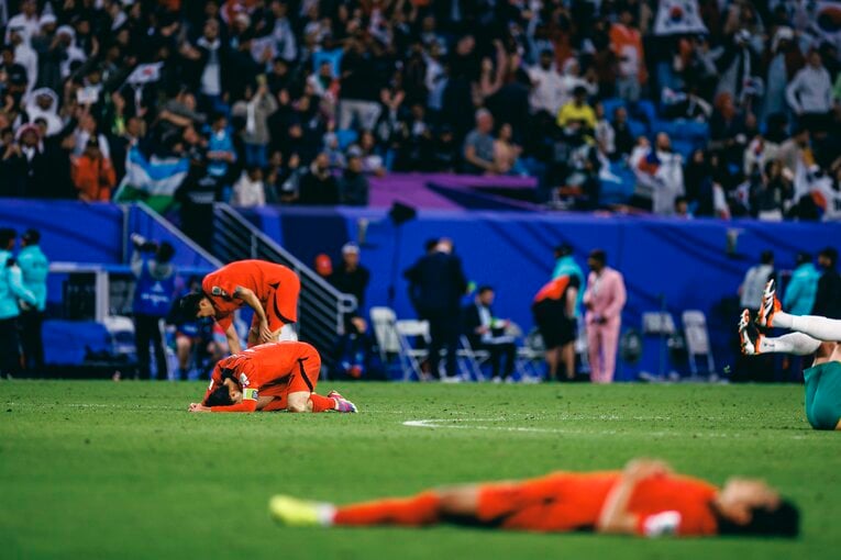 120分戦い終えて、ピッチで力尽きるソン・フンミン　©︎Kiichi Matsumoto