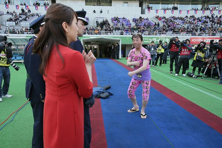 志村けんさんとFC東京の一期一会。「変なおじさん」味スタ降臨秘話。(2)