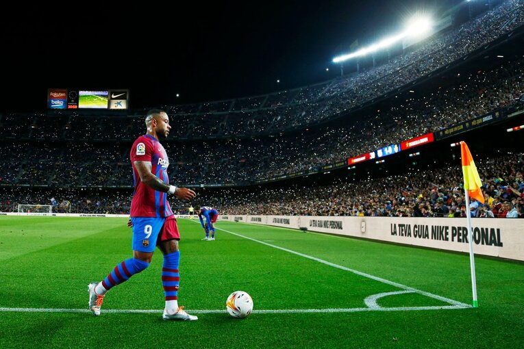 久保建英は「バルサ下部組織の旧友」と何を話したのだろうか… カンプノウで撮った才能の一端と敗戦の悔しさ〈撮影者の視点〉(14)