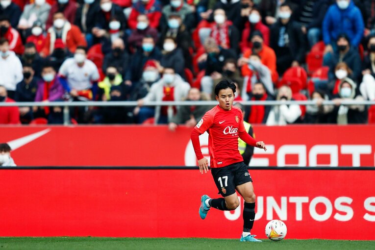 「クボはファウル覚悟で止めなければ」 残留争いで久保建英が大仕事…辛口のタクシー運転手もニコリ〈カメラマン現地取材〉(28)