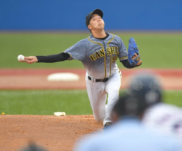 独特なタイミングで投げる阪神・青柳晃洋　(C)Sankei Shimbun
