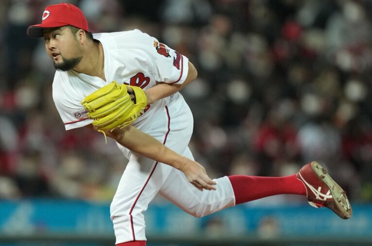 19年から右膝、右腕などに相次いで故障が発生し、不遇の時を過ごしてきた中崎。セットアッパーとして完全復活なるか ／ photograph by Sankei Shimbun