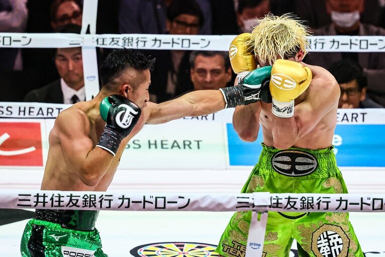 井上拓真の的確なジャブ　©Susumu Nagao