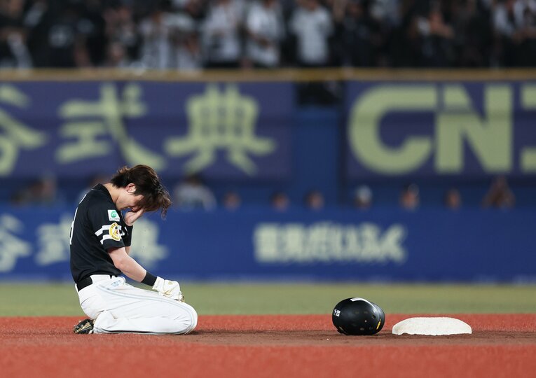 貴重な周東の盗塁失敗シーン　©JIJI PRESS