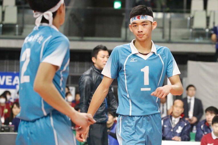 2019年1月、春高バレー決勝の舞台で躍動する清風・西川馨太郎　©︎AFLO SPORT