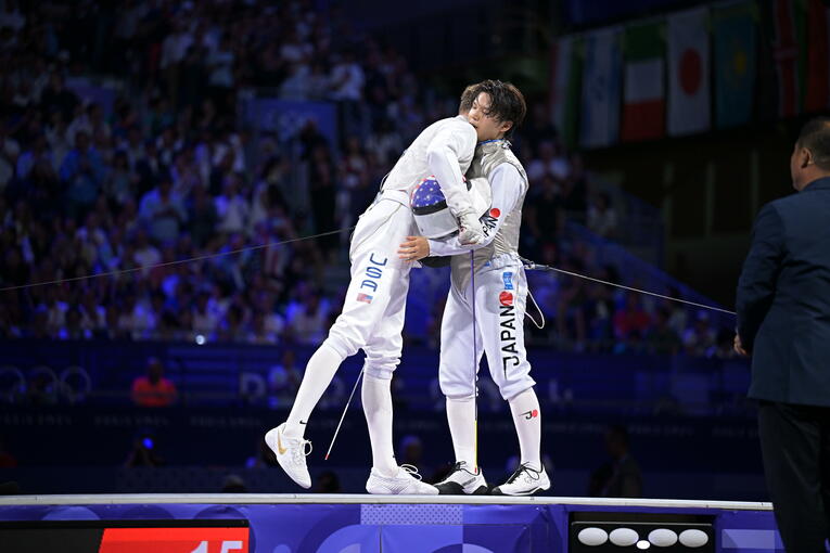 男子フルーレ個人3位決定戦、飯村一輝vs.ニック・イトキン　©Takuya Kaneko/JMPA