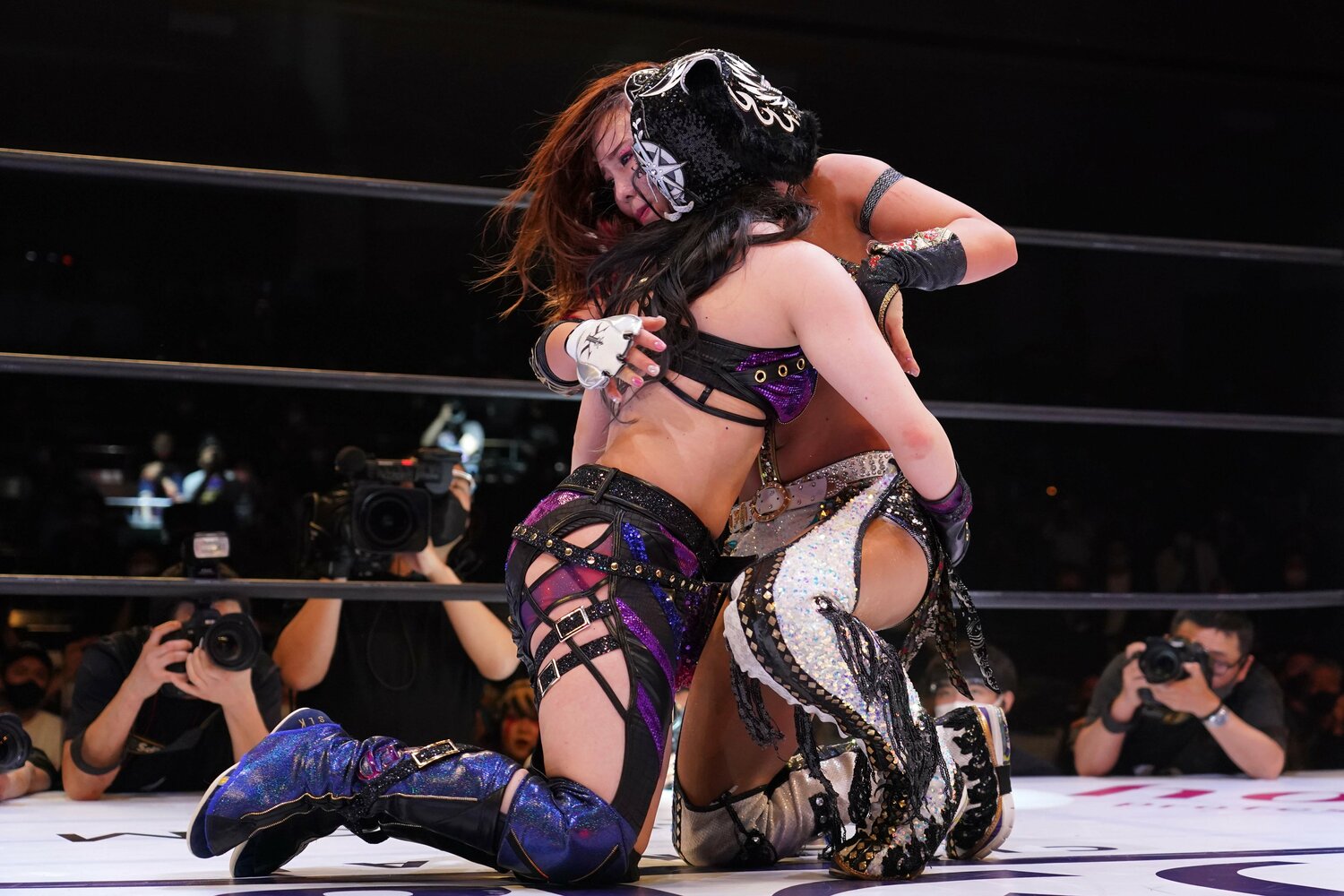 スターライト・キッドを抱きしめるKAIRI