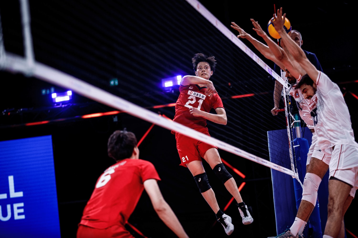 注目の大学生コンビの1人、高橋藍（19歳）　©︎FIVB