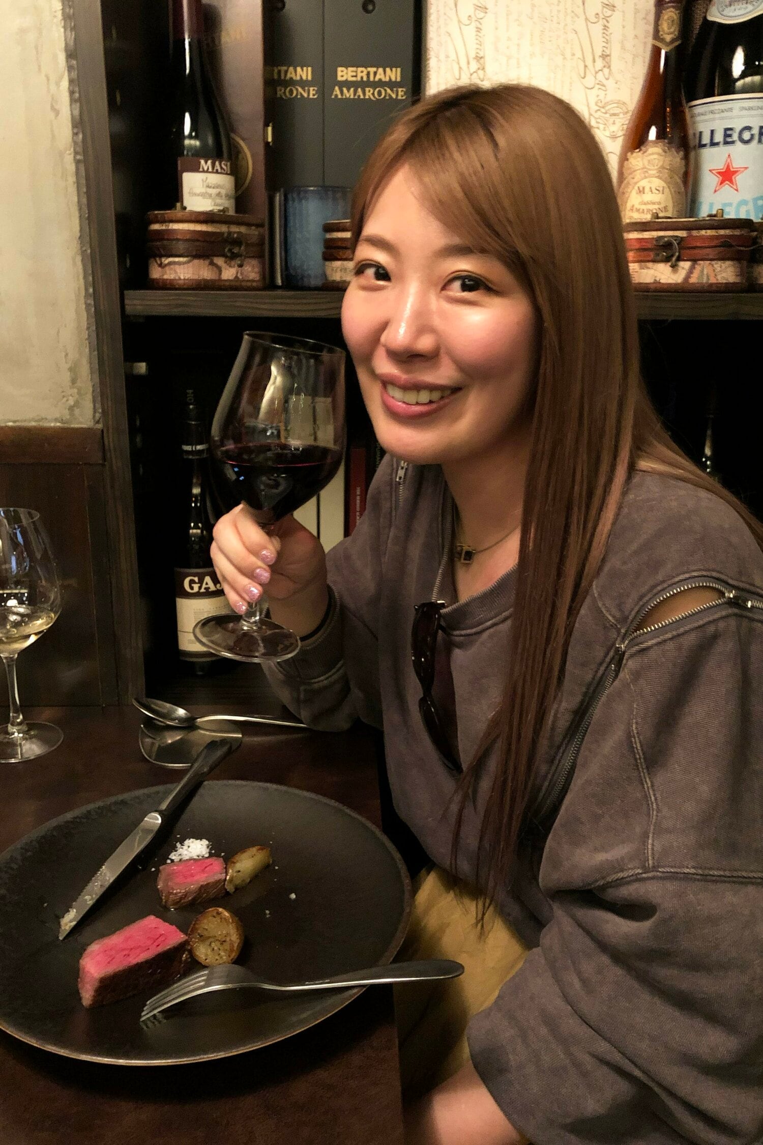 “貴婦人”にはワインが似合う　©Essei Hara