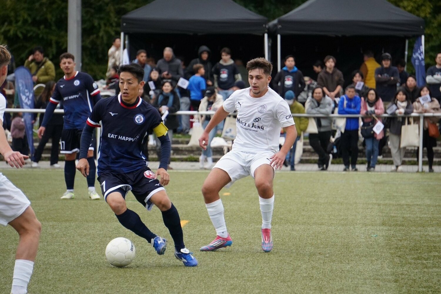 コーチ兼選手として奮闘する奥田裕也　©Basara Mainz