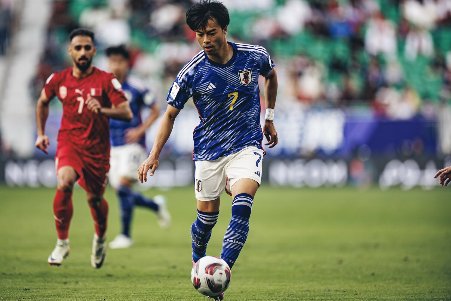 中村は自身の持ち味について、三笘のドリブルとは違うと自覚しているようだ　©Kiichi Matsumoto