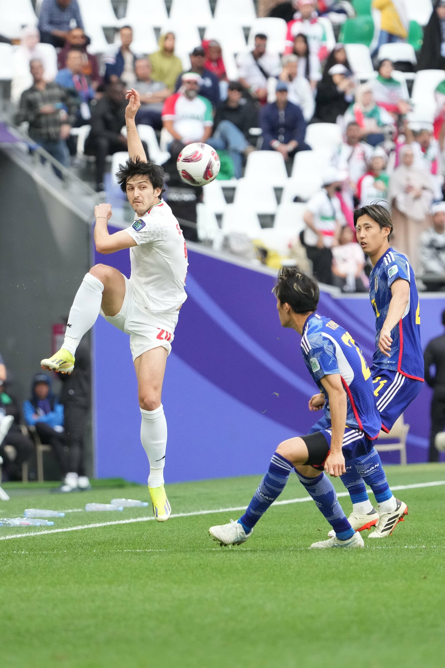 前線で起点となったサルダル・アズムン　©Masashi Hara