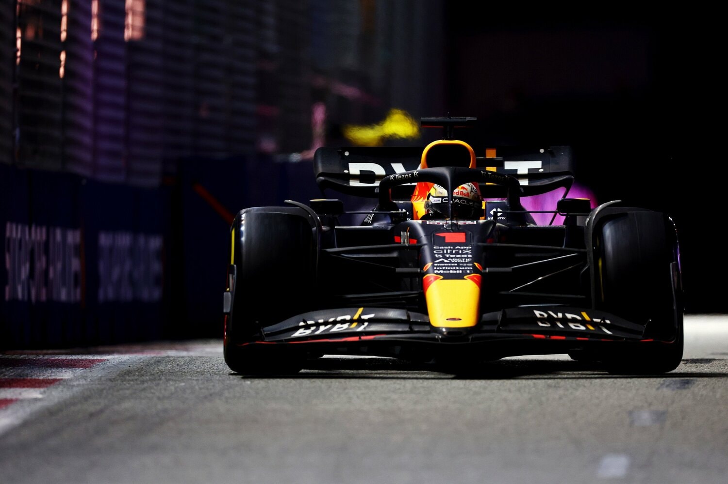 前戦シンガポールGPではスタートに失敗して7位に甘んじたフェルスタッペン。鈴鹿では巻き返しの勝利を期す　©Getty Images / Red Bull Content Pool