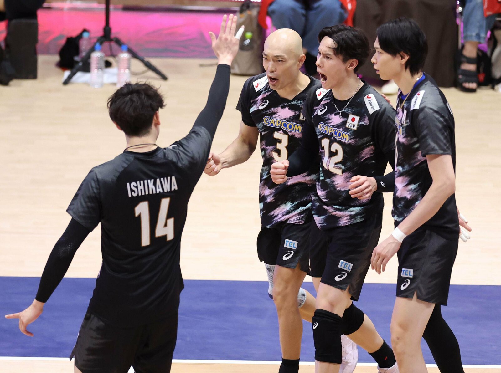 石川祐希ら豪華なアタッカー陣を操ったセッター深津英臣（36歳）©︎KYODO