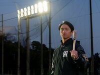 《阪神タイガースの名手・近本光司が母校グラウンドで体感》スポーツの未来に光を灯す最新照明技術とともに環境作りに取り組むことの意義