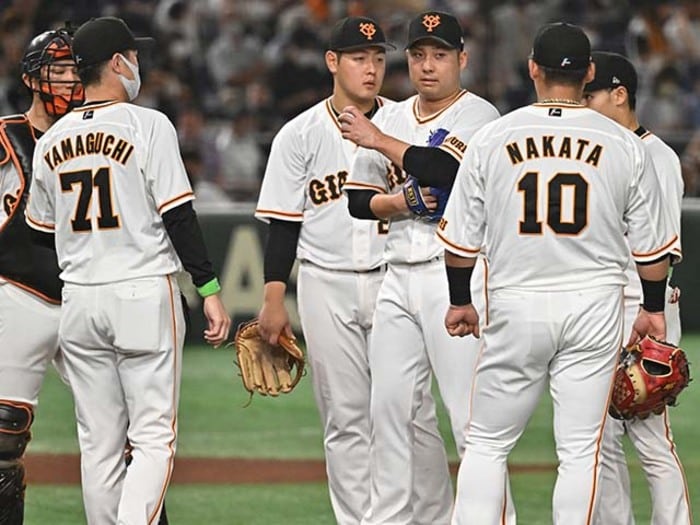 巨人不振の根源に「勝利の方程式・整合性なきリリーフ起用」 成績で見ると盤石ヤクルトとの差は歴然〈セ唯一の救援防御率4点台〉<Number Web> photograph by Hideki Sugiyama