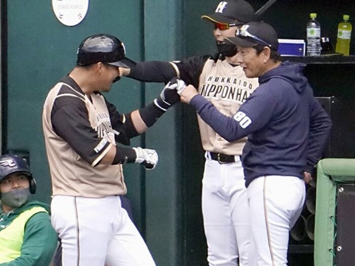 大変だった春季キャンプ、“14度目”の中田翔が「今年は本当にきつかったわ」と漏らした理由【広報は見た】＜Number Web＞ photograph by Kyodo News