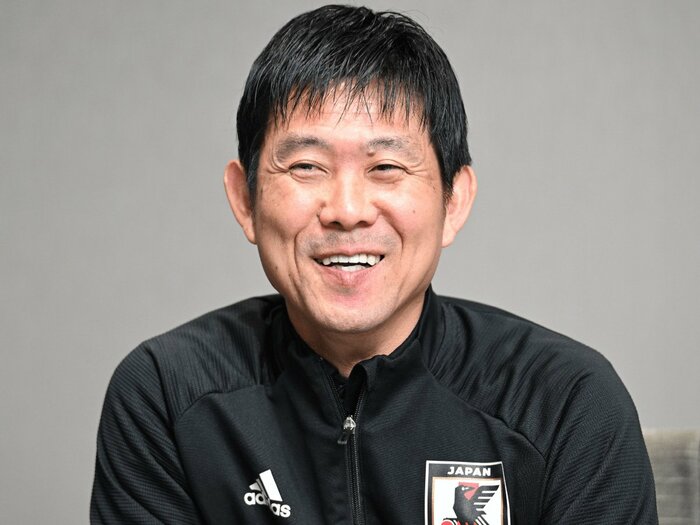 ある日本代表選手が証言「監督の気持ちが伝わってくる」森保一監督“ほぼ寝ないで”朝4時に見送り…代表チームに見せた「1枚の紙」とは＜Number Web＞ photograph by Keiji Ishikawa