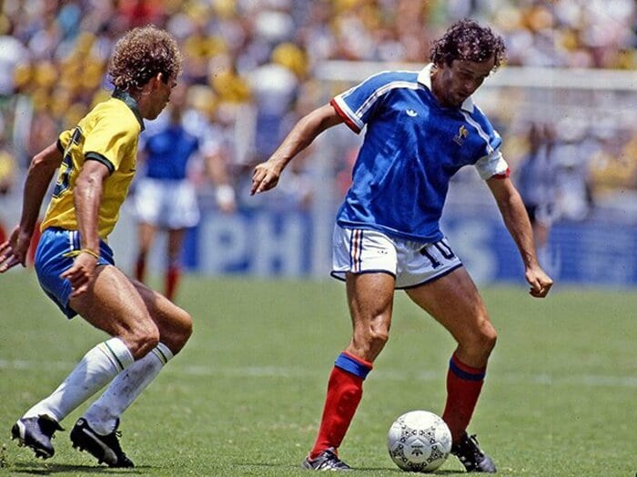 “メディア不信”のプラティニがダバディ相手に明かしてくれた《1986年W杯ブラジル戦、伝説の死闘ウラ話》<Number Web> photograph by Alessandro Sabattini/Getty Images