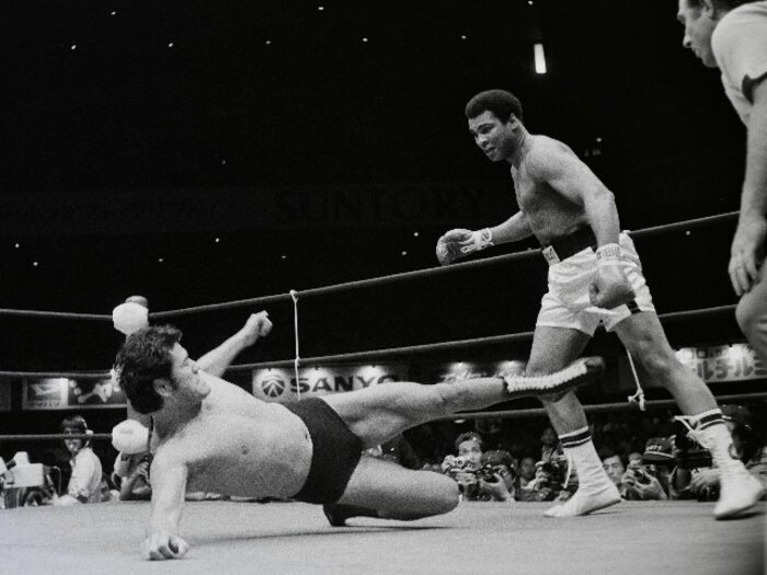 「まさか、こんなに至近距離で撮影ができるとは…」猪木vsアリを激写したカメラマン（当時大学生）の証言「時間の感覚がなくなった」＜Number Web＞ photograph by Essei Hara