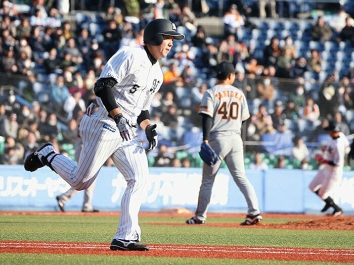 安田尚憲、ロッテの二軍で修行中。ドラ1先輩・平沢大河の助言とは。＜Number Web＞ photograph by Kyodo News