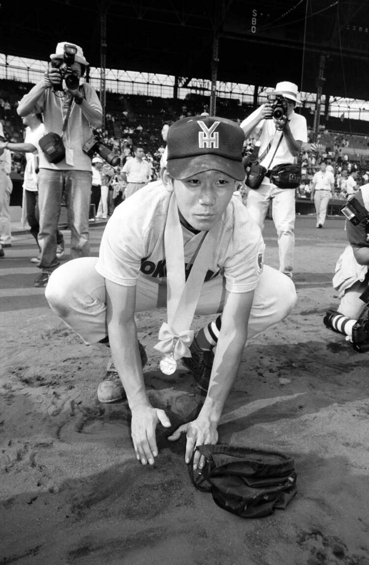 甲子園で負けたチームが土を集めるのは、なぜ“当たり前”になった？ 63
