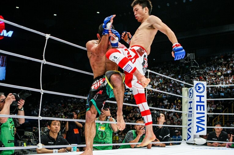 2009年7月20日、柔術の強豪ビトー・“シャオリン”・ヒベイロにスタンド勝負で判定勝ち　©Susumu Nagao