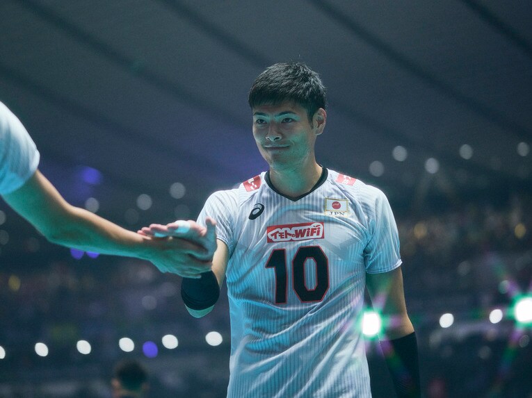 ふさぎこむ関田誠大に寄り添った高橋健太郎（2023年）　©︎Yuki Suenaga