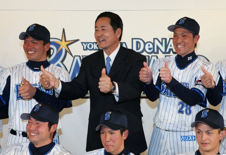 中畑清監督を囲むドラフト同期。高城俊人や乙坂智、現在も活躍する桑原将志らがいた　©JIJI PRESS