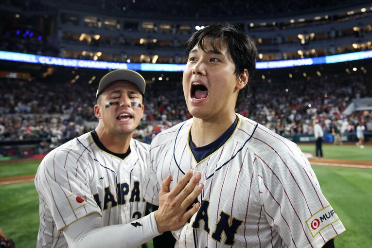 WBC優勝を決めた大谷は、野球少年のような表情で喜んだ　©Getty Images