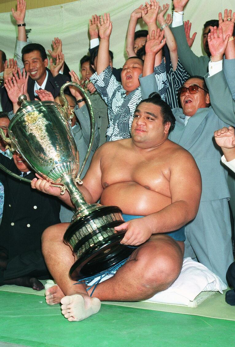 1994年7月場所、全勝で自身初の優勝を飾った武蔵丸　©JIJI PRESS