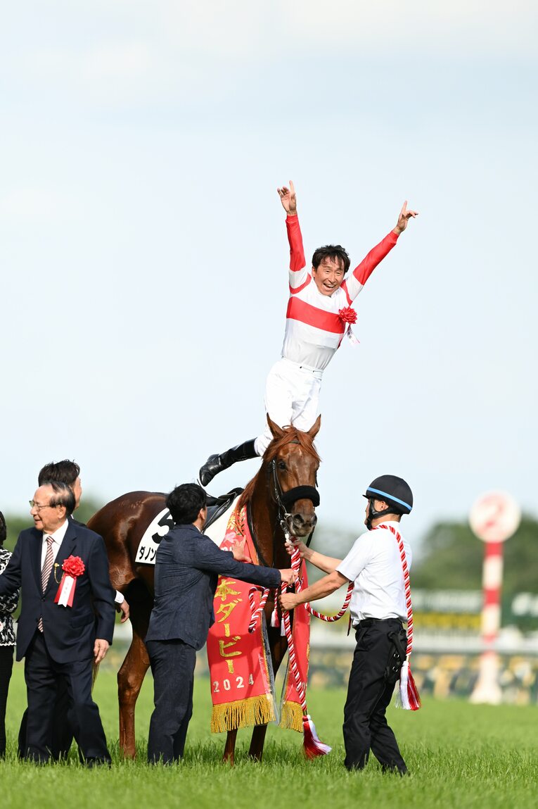 横山典弘の「フライングディスマウント」　©Keiji Ishikawa