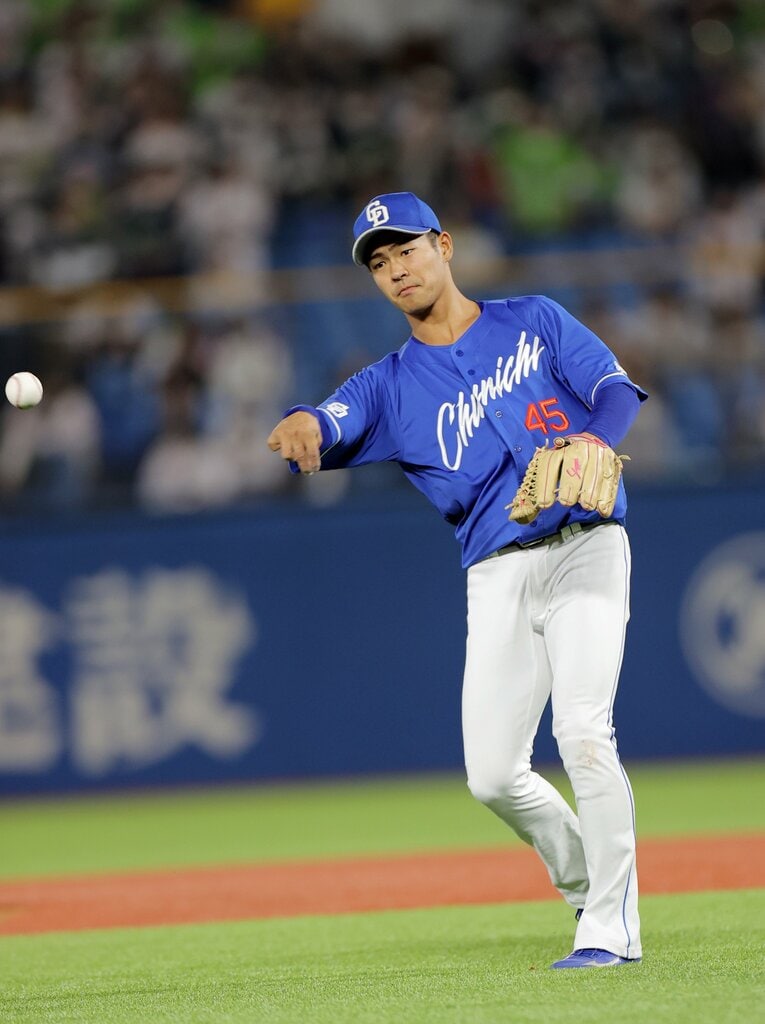 中日のショート・龍空（20歳）。2020年ドラフト3位、近江高出身　©JIJI PRESS