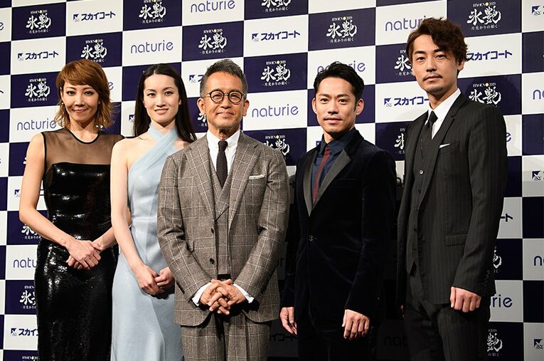 左から元宝塚男役トップの柚希礼音、荒川静香、演出の宮本亜門、光源氏を演じる高橋大輔、俳優の福士誠治。 ／ photograph by Asami Enomoto