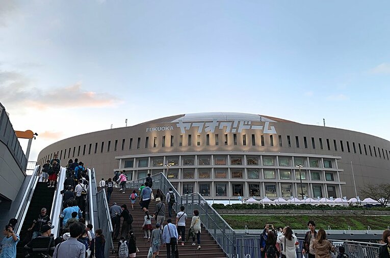 今年もセ・リーグにとって絶望の地となったヤフオクドーム。ちなみに来季からはペイペイドームになるそう。 ／ photograph by Yasutaka Nakamizo