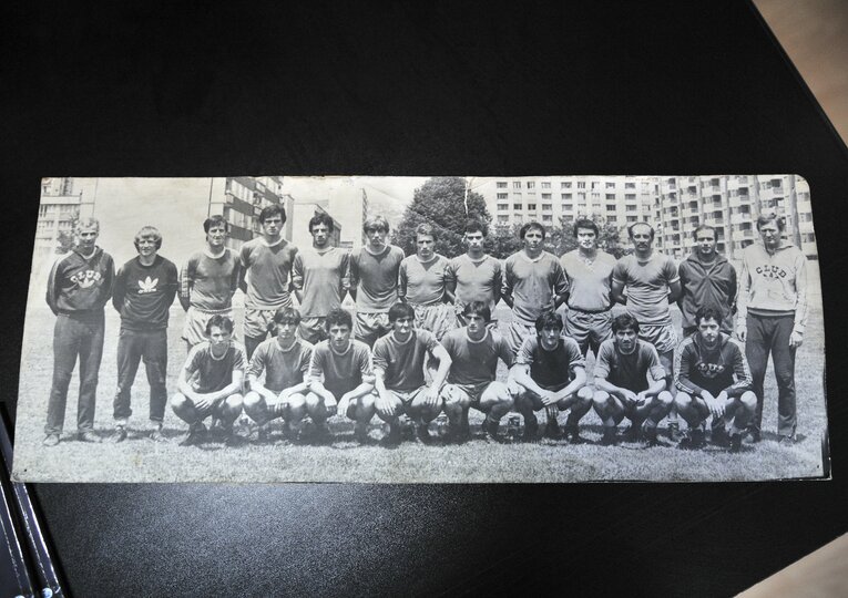 FKジェリェズニチャル監督時代のオシム（後列右端）　©︎Takuya Sugiyama