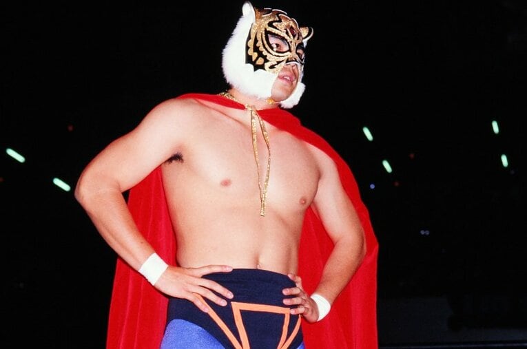 1984年の蔵前大会にてお披露目となった2代目タイガーマスク。覆面時代の苦闘の経験が、後の三沢光晴の活躍を生んだ ／ photograph by AFLO