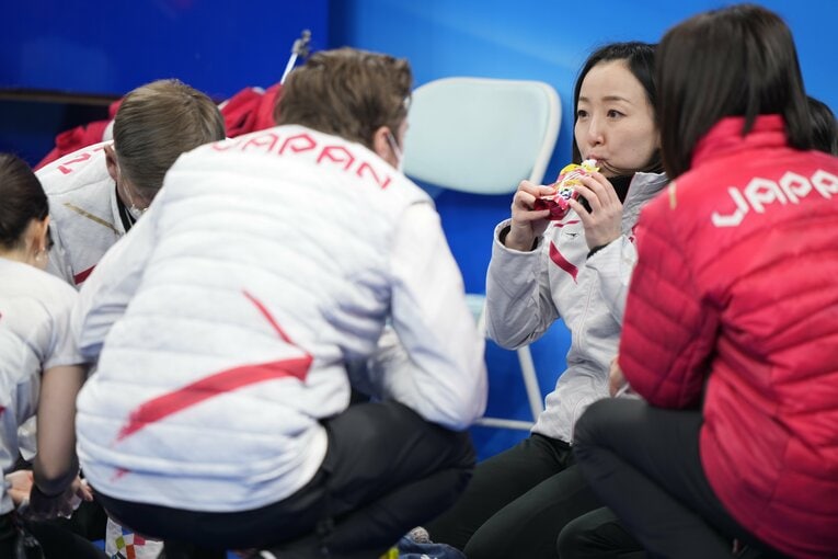 2022年北京五輪、カナダ戦の“もぐもぐタイム”　©JMPA