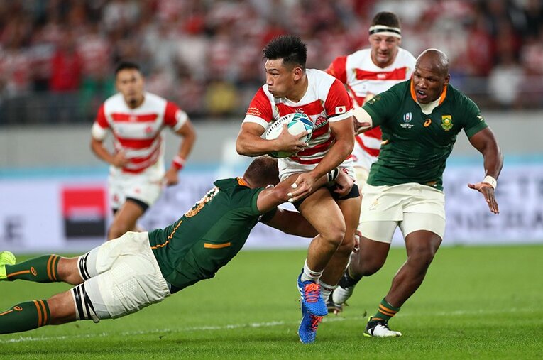 日本代表のベスト8進出に大きく貢献した中村亮土。1月開幕のトップリーグで再び鋭いタックルと華麗なオフロードパスを見せてくれるだろう。 ／ photograph by Getty Images