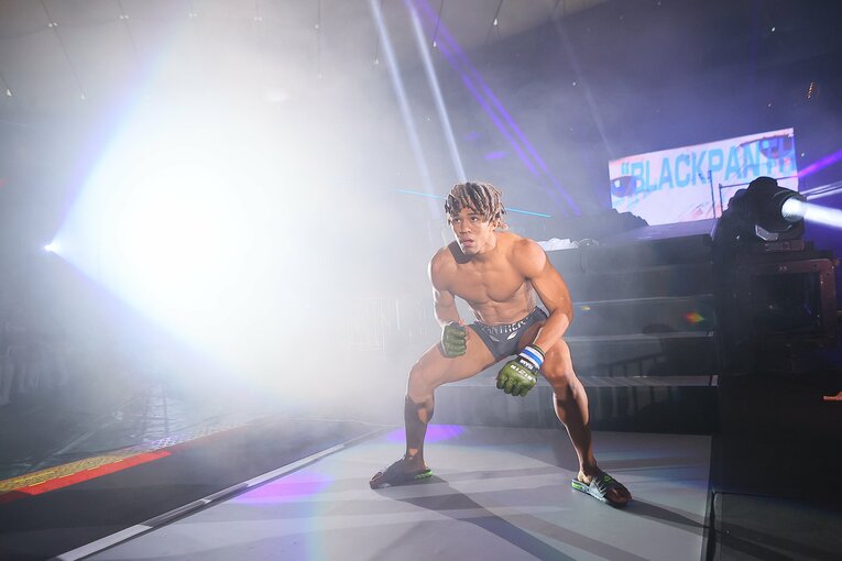 2021年6月、ベイノアのRIZINデビュー戦の入場シーン　©RIZIN FF