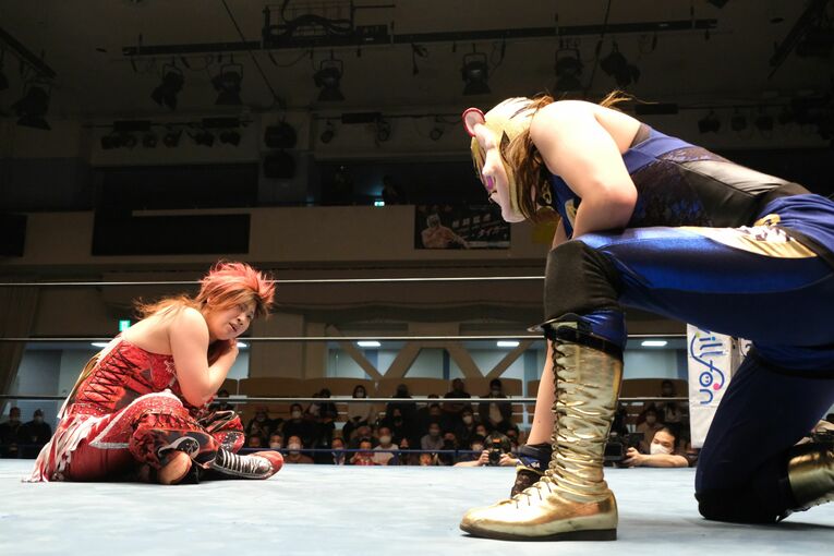 試合後、彩羽はクイーンを「化け物」だと評した