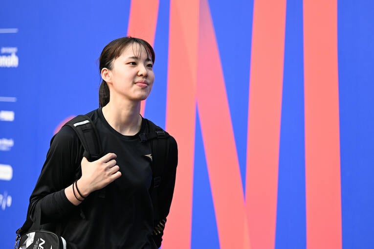 笑顔で会場入りする関菜々巳　©︎MATSUO.K/AFLO SPORT