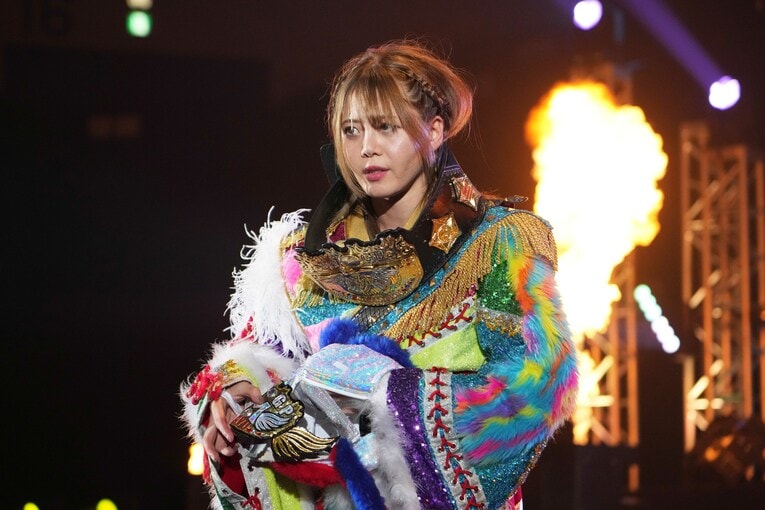 リングに向かう岩谷麻優 　©Essei Hara