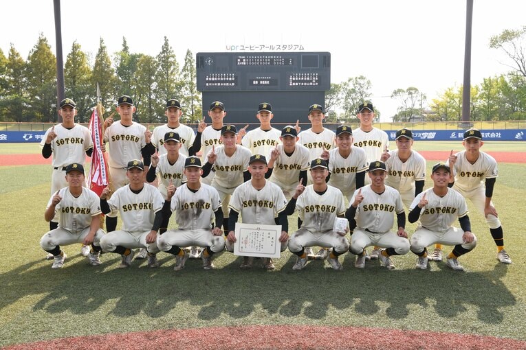 昨秋の中国大会優勝後の集合写真　©Kota Inoue