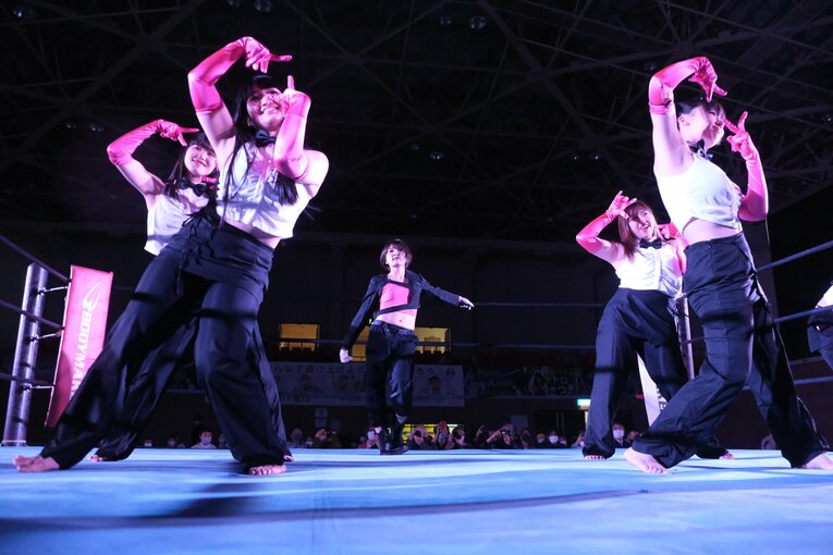 「可憐ですねぇ」人気女子レスラー・安納サオリに観客もウットリ…初の凱旋大会に滋賀が沸いた日「“絶対不屈彼女”は泣かないんです」(53)