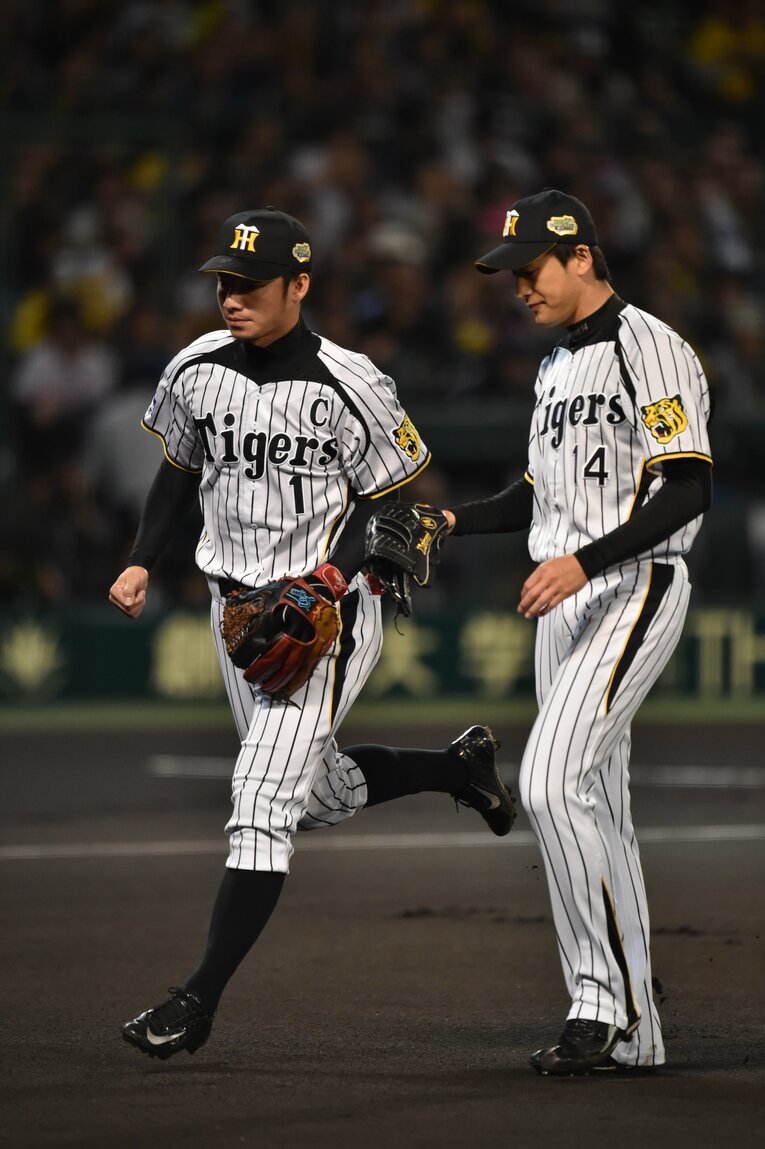 阪神タイガースを投打で支えてきた能見（右）と鳥谷　©Hideki Sugiyama