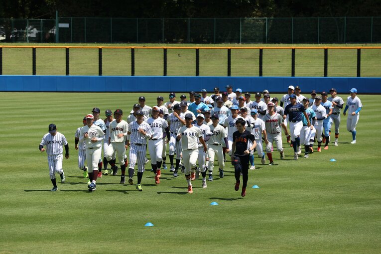 広島から3位指名を受けた近畿大の勝田成。163cmの身長は、他の選手と並ぶと一際小さい　©Shigeki Yamamoto
